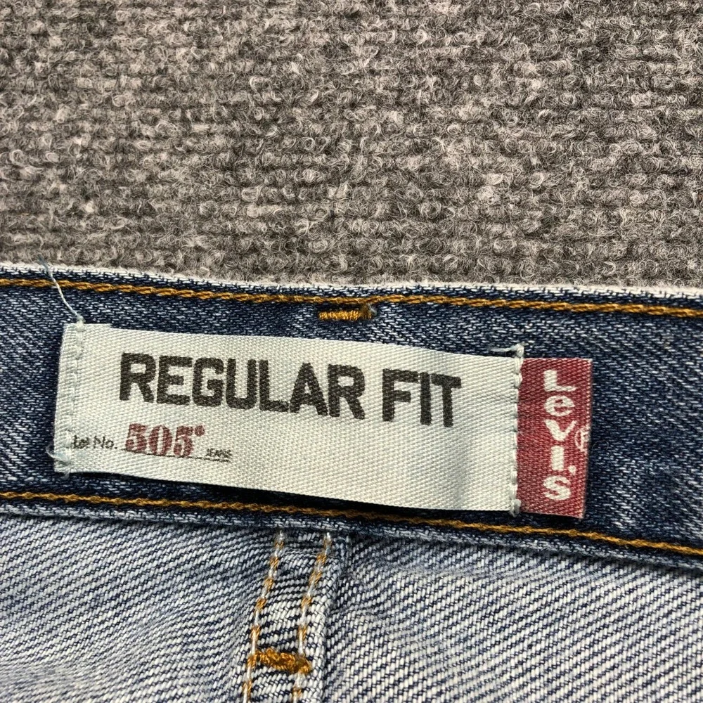 Levis 505 Regular Fit Jeans Mens 34x30 Medium Wash Blue Denim Straight Leg Pants